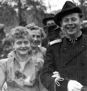 f1954.JPG (20626 bytes)